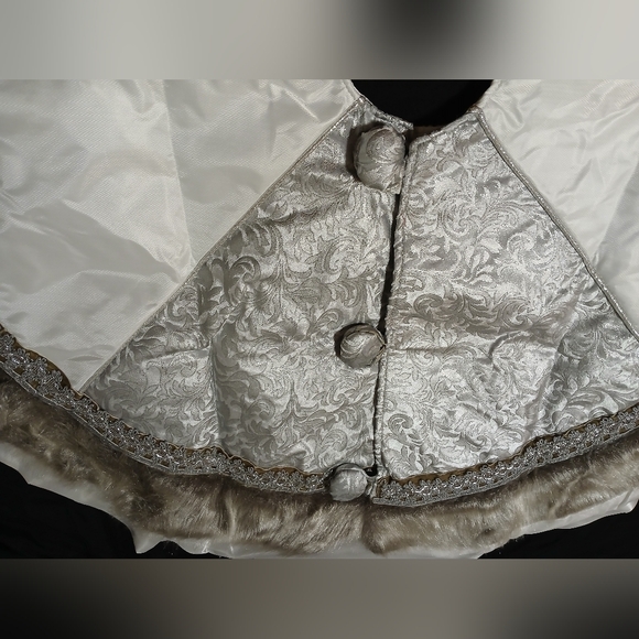 CHRISTMAS TREE SILVER-SHIMMERY SKIRT - Picture 4 of 7